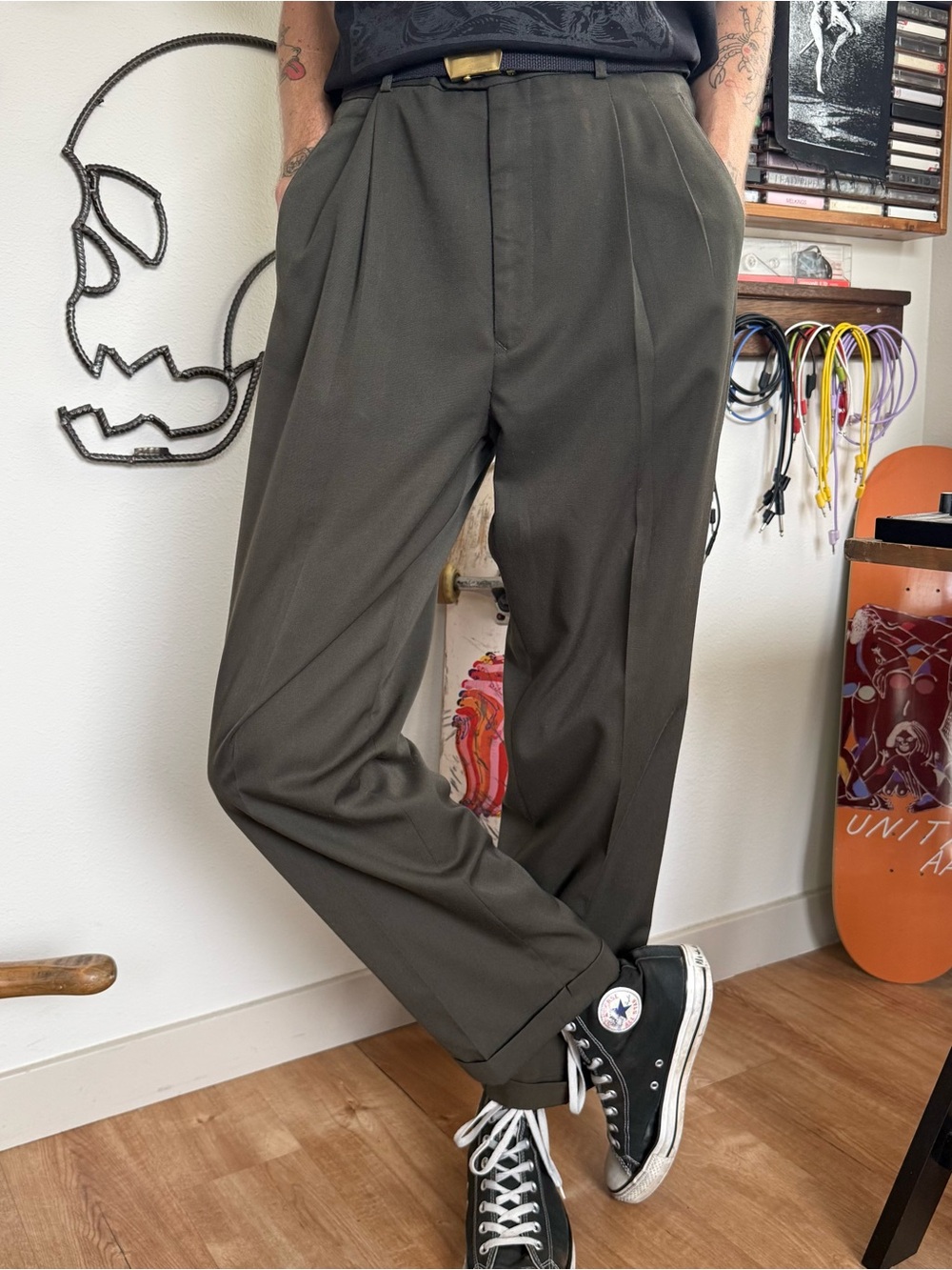 Vintage 90s Olive Green High Waisted Pleated Trousers ~ Size 34 x 29.5 - Picture 3 of 10